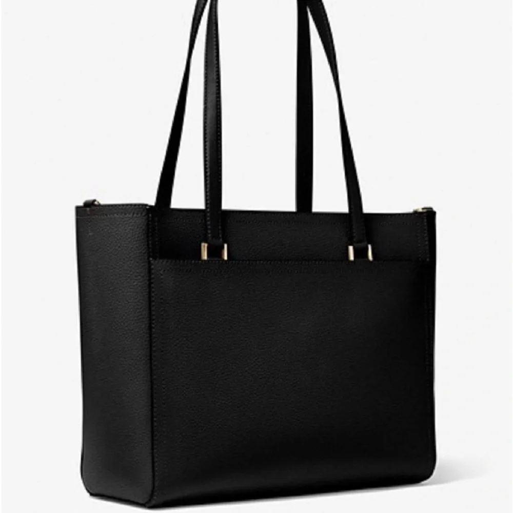 Michael Kors Maisie Large
Pebbled Leather 3-in-1 Tote Bag Black - Picture 7 of 9